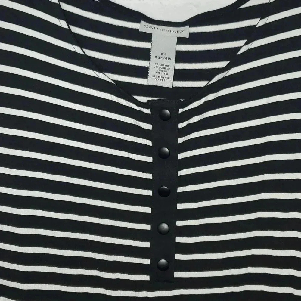 Catherine's Black and White Striped Dress with Side Slits and Pockets - Picture 2 of 6